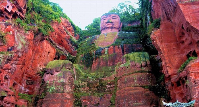 Bức tượng Lạc Sơn Đại Phật 
